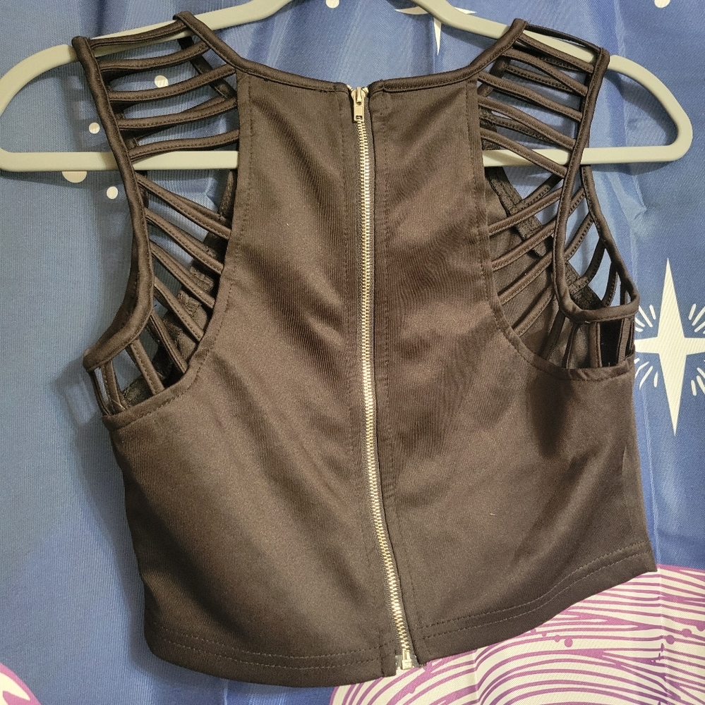 Flirty Goth Crop-Top - Picture 4 of 7